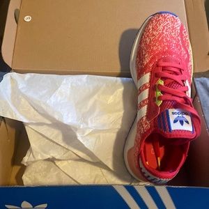 NWT swift run xj Adidas. Beautiful, comfortable and ready for you…